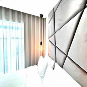 Gauthier Living 01 - Touch of Grey, Heart of Town